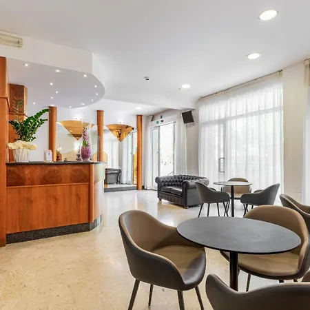 ホテル Bridge リミニ